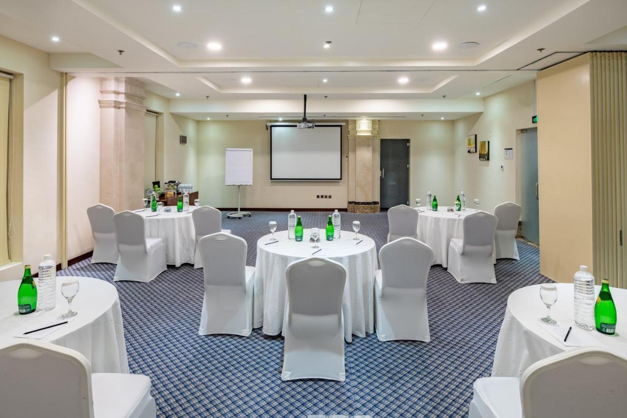 Radisson Blu Hotel, Dhahran Al Khobar Exterior photo